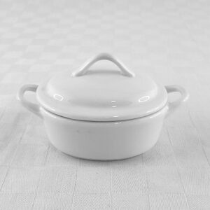 Ceramic Dish with Lid L9.5cm W7.6cm H5cm